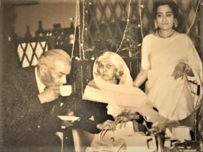 anilaali's tweet photo. Begum #FatimaJinnah with my mother at Beach Luxury hotel at my aunt’s wedding. These are the 🇵🇰 Movement leaders, men &amp; women, who built #Pakistan. Honored to be their daughter. #QutubuddinAziz #BegumKhurshidHagiz #Quaid #PakistanAt75 #PakistanZindabad 🇵🇰🇺🇸 https://t.co/VOcEtxdTnt