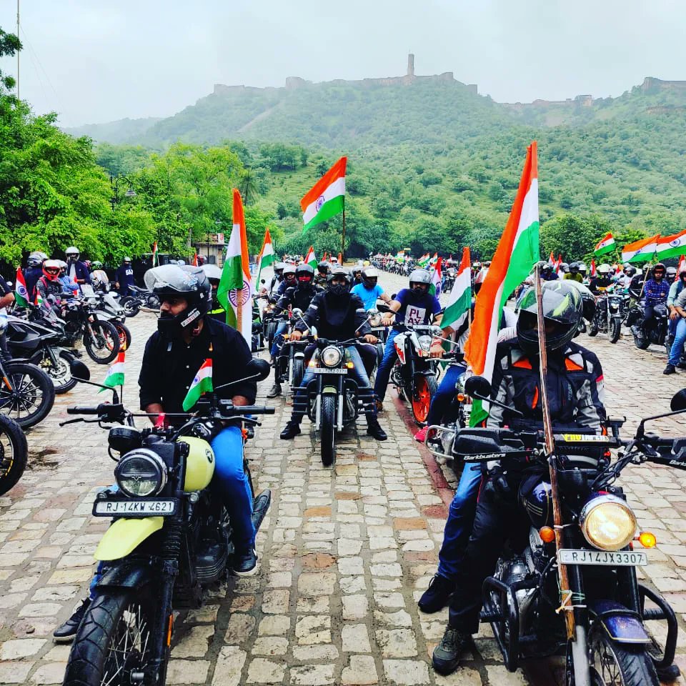 rjyc_club's tweet photo. We @rjyc_club organising partner #harghartiranga ride for nation with honourable MP COL.Rajyavardhan Singh Rathore @Ra_THORe
#azadikaamritmahotsav #harghartiranga #jaipur #rajashtan #NarendraModi #Ra_THORe https://t.co/HzBgja2Q0P