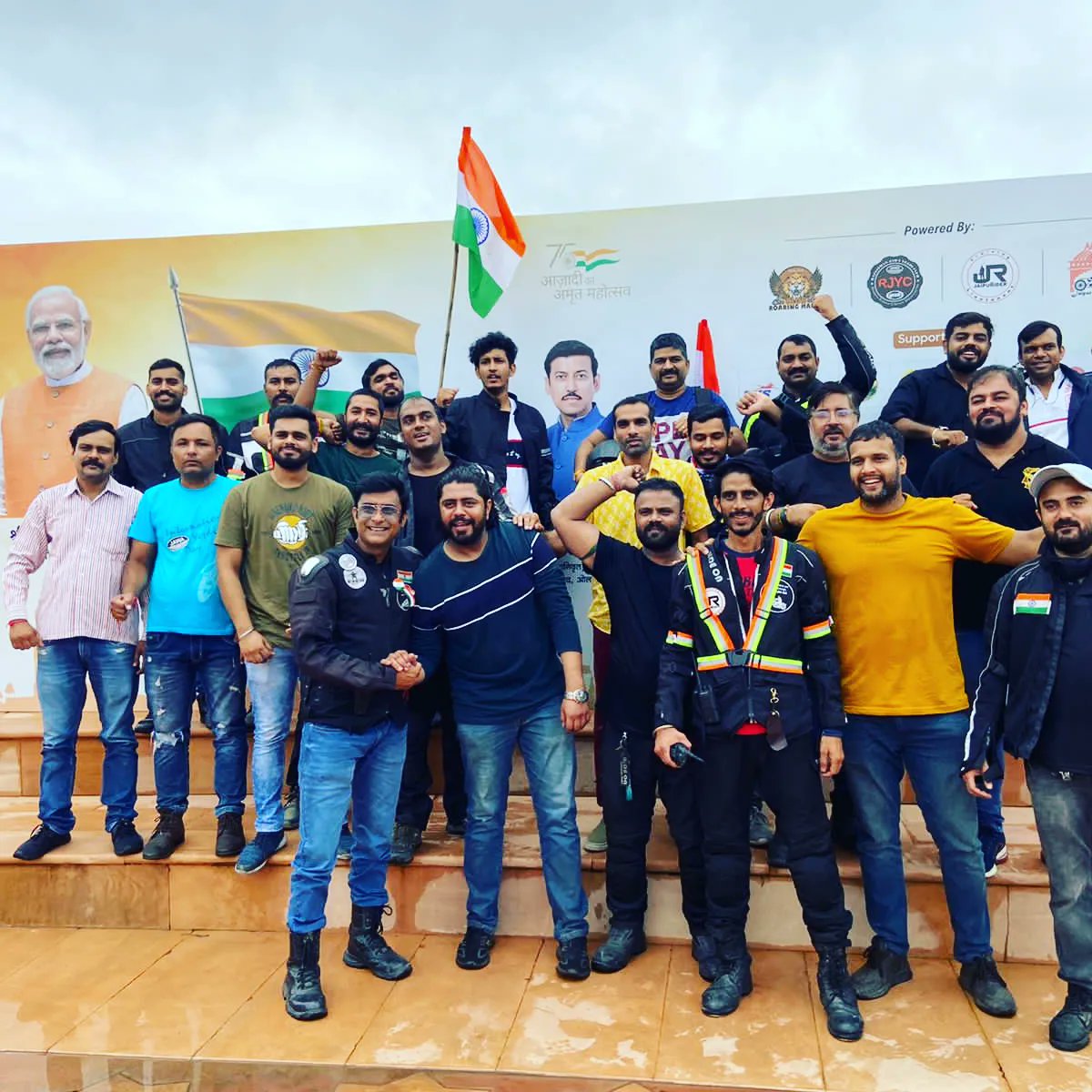 rjyc_club's tweet photo. We @rjyc_club organising partner #harghartiranga ride for nation with honourable MP COL.Rajyavardhan Singh Rathore @Ra_THORe
#azadikaamritmahotsav #harghartiranga #jaipur #rajashtan #NarendraModi #Ra_THORe https://t.co/HzBgja2Q0P