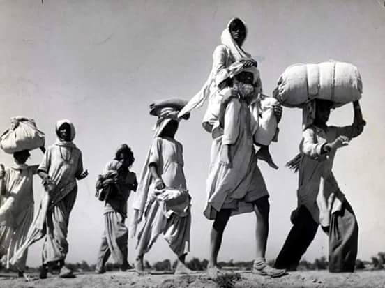 ابھی چراغِ سرِ رہ کو کچھ خبر ہی نہیں
ابھی گرانئ شب میں کمی نہیں آئی
نجاتِ دیدہ و دل میں کمی نہیں آئی
چلے چلو کہ وہ منزل ابھی نہیں آئی