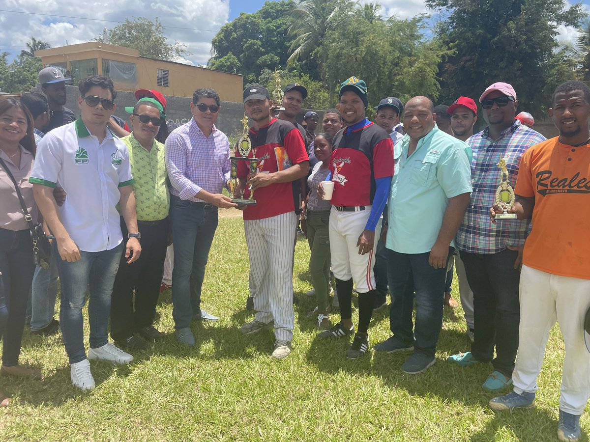 📍Hato nuevo Torneo de softball dedicado a @SerrataAquilino Siempre apostando por el deporte en nuestro municipio Santo Domingo Oeste.