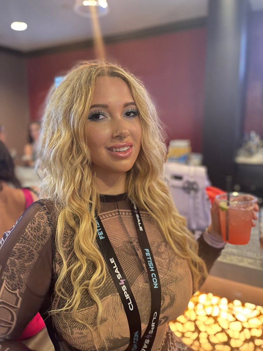 Fetish Con on Twitter: "RT @UndressJess: Back at it at @FetishCon