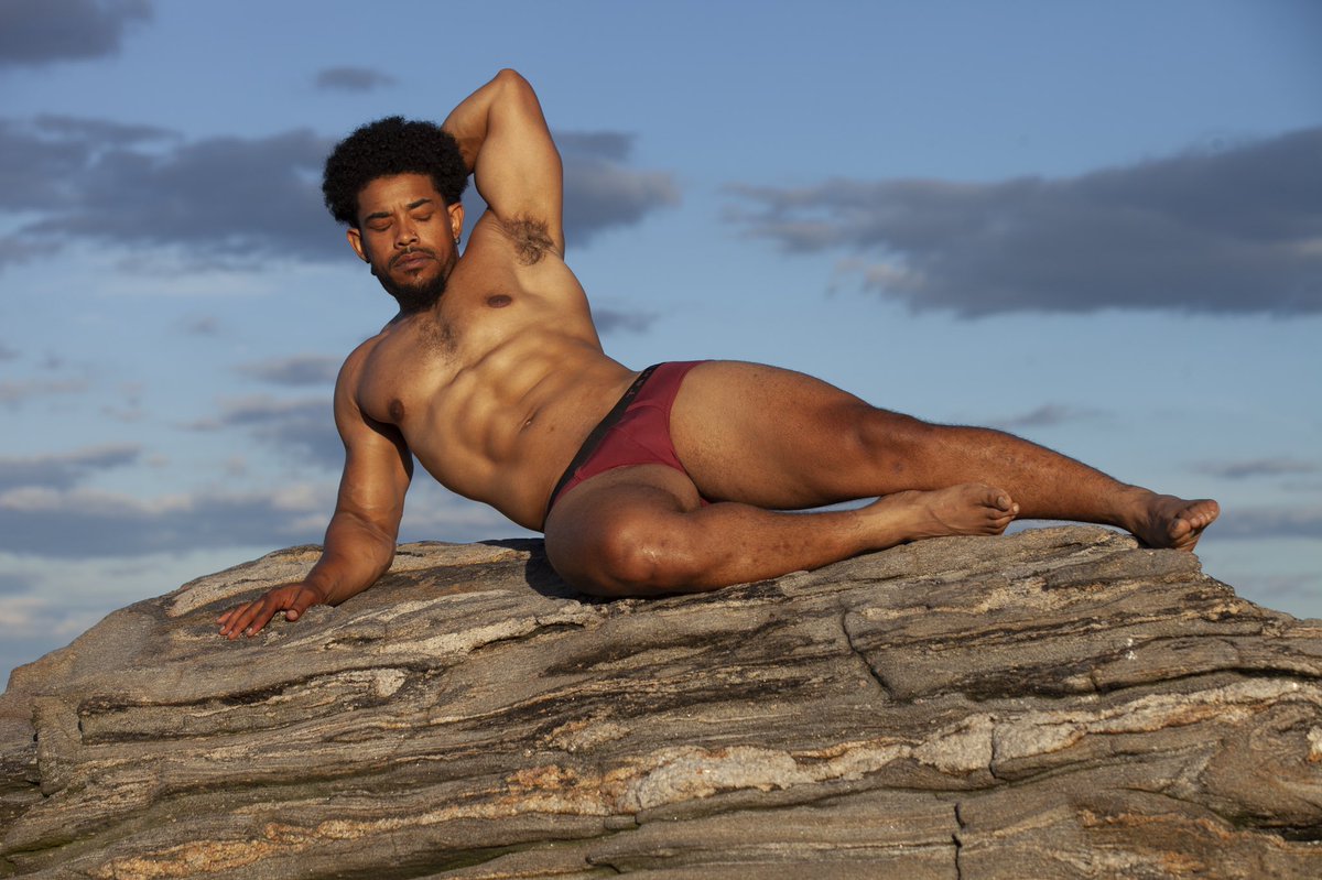 Sageof_SixPacks's tweet photo. #Sunday #Sun ☀️✨🤌🏽 @taniunderwear https://t.co/F7RhlLdo9B