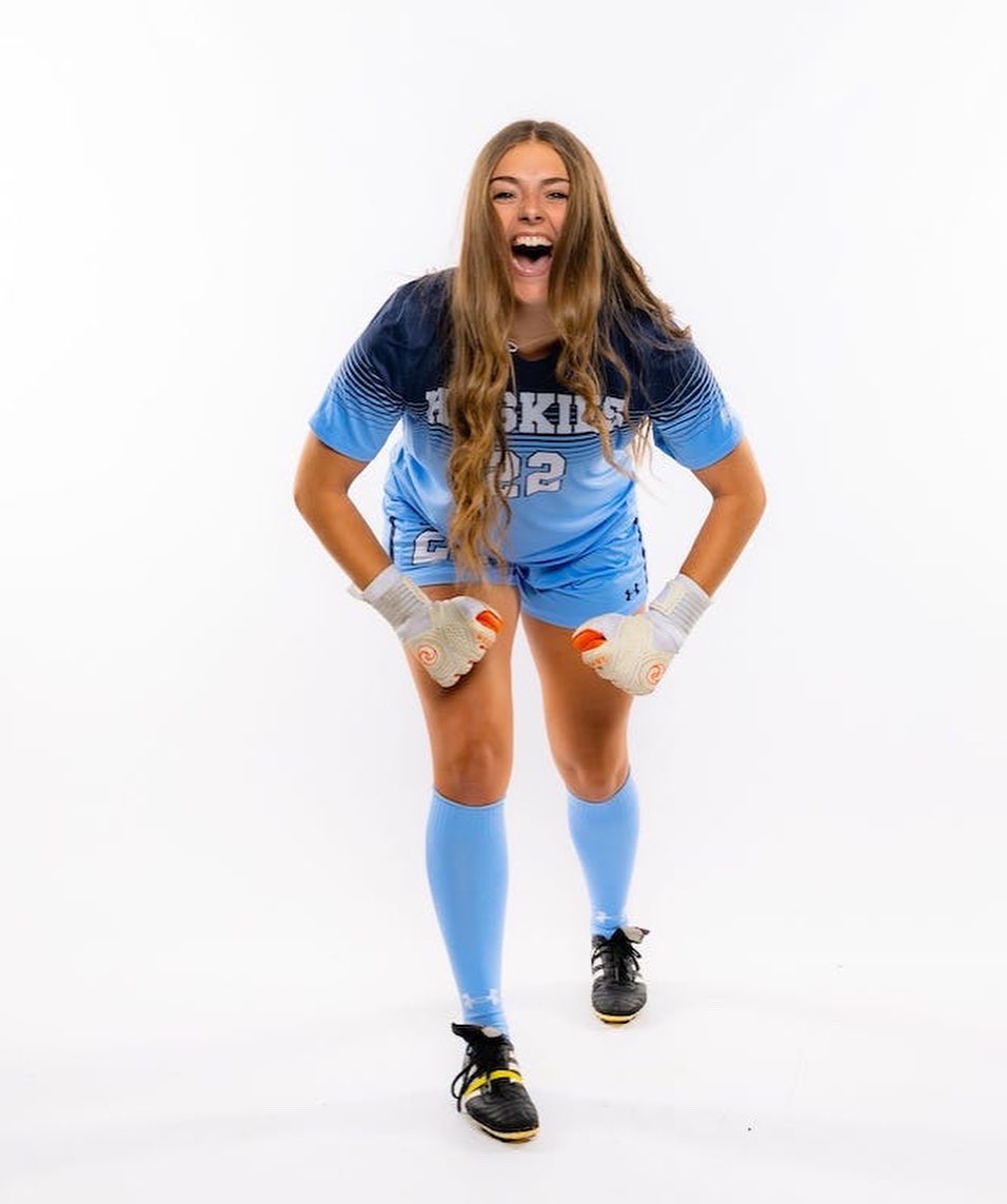 shannonsand71's tweet photo. Dawgs up! 💙🧡💙🧡 @taylorrrsoccer
#letsgo22 #fishyfishy #itsgettingreal https://t.co/pvlrazE45r