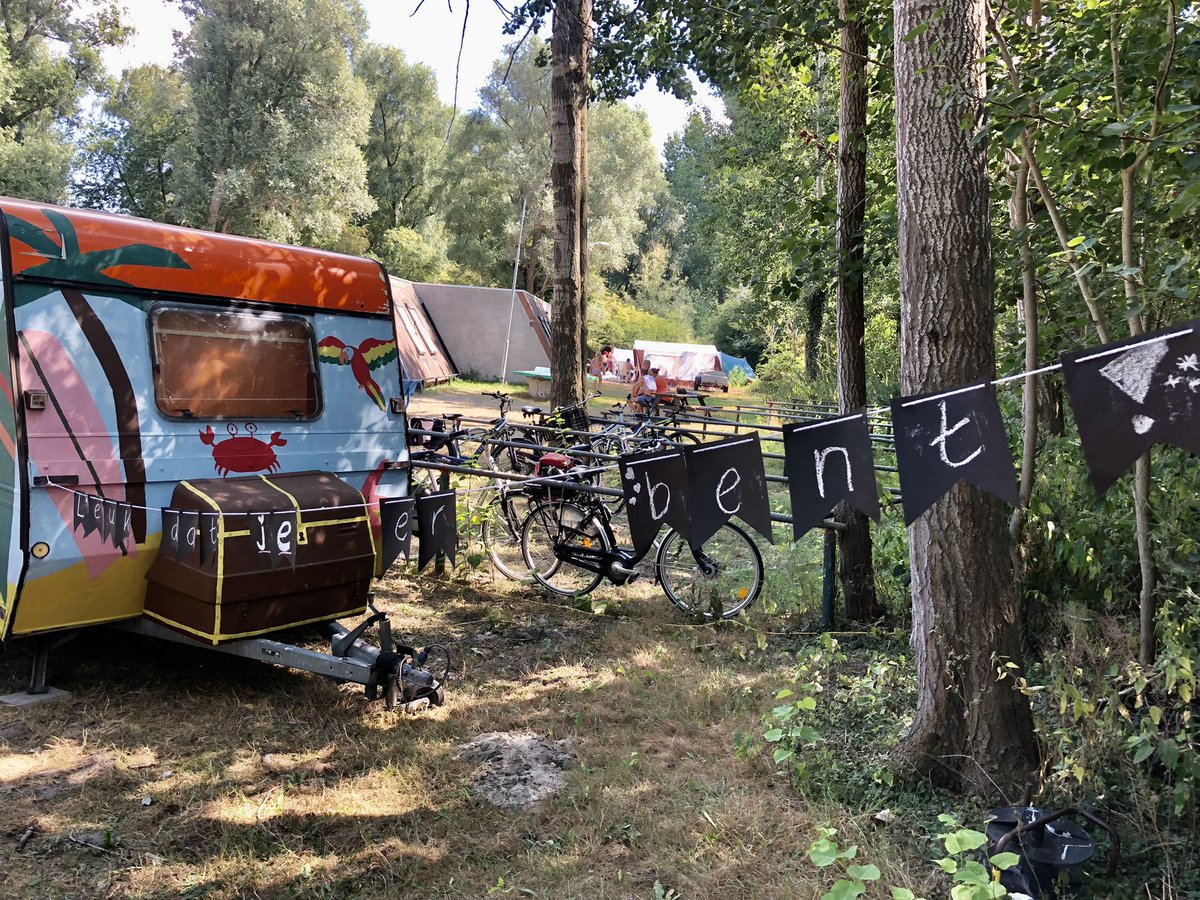 klein_marja's tweet photo. Leuk dat je er bent!✨

Vandaag zijn 37 gasten (11 gezinnen) aangekomen bij de pop-up #camping op het terrein van Scouting Elburg. Voor hen is een vakantie niet mogelijk of lastig te betalen. 

Neem contact op met @StichtingWiel als je meer wilt weten over activiteiten… #armoede https://t.co/rRPlSVHSOu