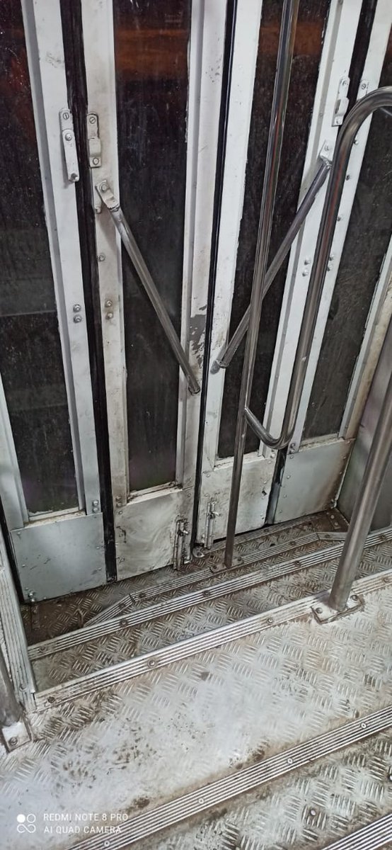 DMKRTLTSRTC's tweet photo. @TSRTCHQ @Spraj64500635 @SajjanarVC Examined sir. The bus is 9898 which is a PHB and it is provided with middle double door. This not the door. The pictures are sent here with https://t.co/NDR7ZPloBn