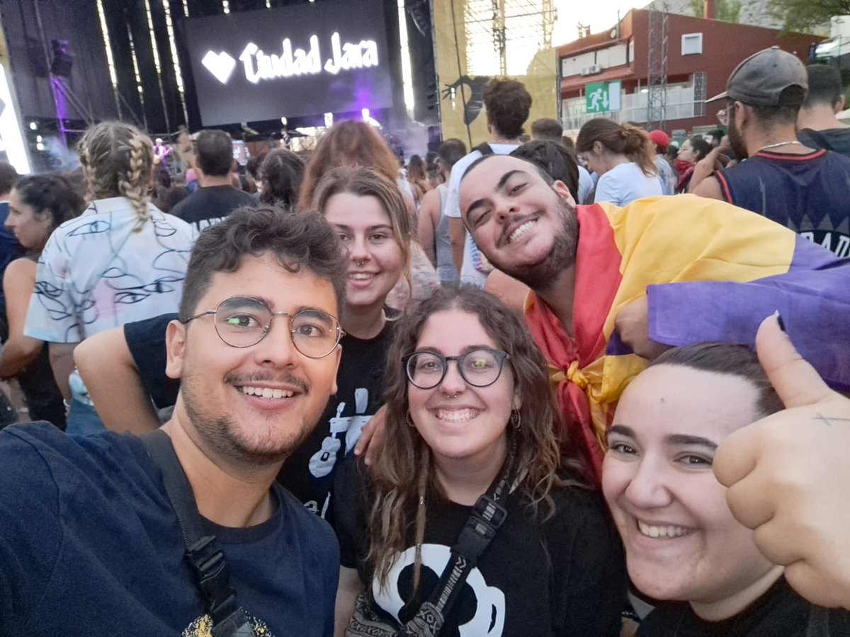 andrea_crda's tweet photo. estime molt a estes personetes 🌱 https://t.co/0PiKEGReOd