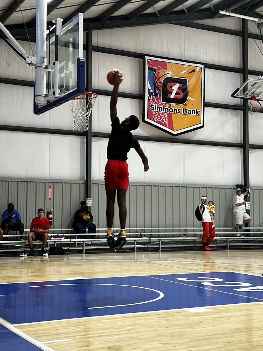 JJAndrews2026's tweet photo. Rising to cruising altitude ⬆️
#RisingFRESH #ArkansasHOOPS #2026
@LRCA_Hoops @CrunkdOutEnt @big73miller @k_sutherlandAR @ArRecruitingGuy @ARHoopScoop @USABYouth @usabjnt @GradyMajors https://t.co/2DixbeTUdB