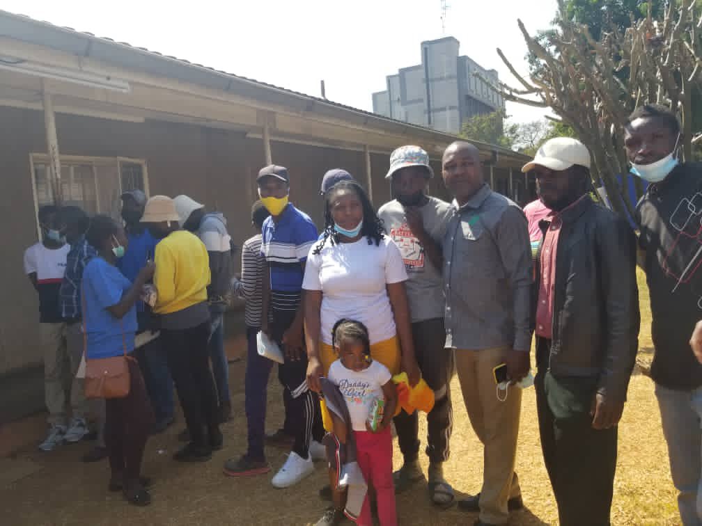 daddyhope's tweet photo. I met @CCCZimbabwe Councillor Munyaradzi Febion Kufahakutizwi when I was at court some time back.

We discussed about the voter registration drive.

Daily he now takes youngsters from Mabvuku Ward 19 to register to vote.

All prospective MPs and Councillors should be doing this! https://t.co/vonLrZRg0M