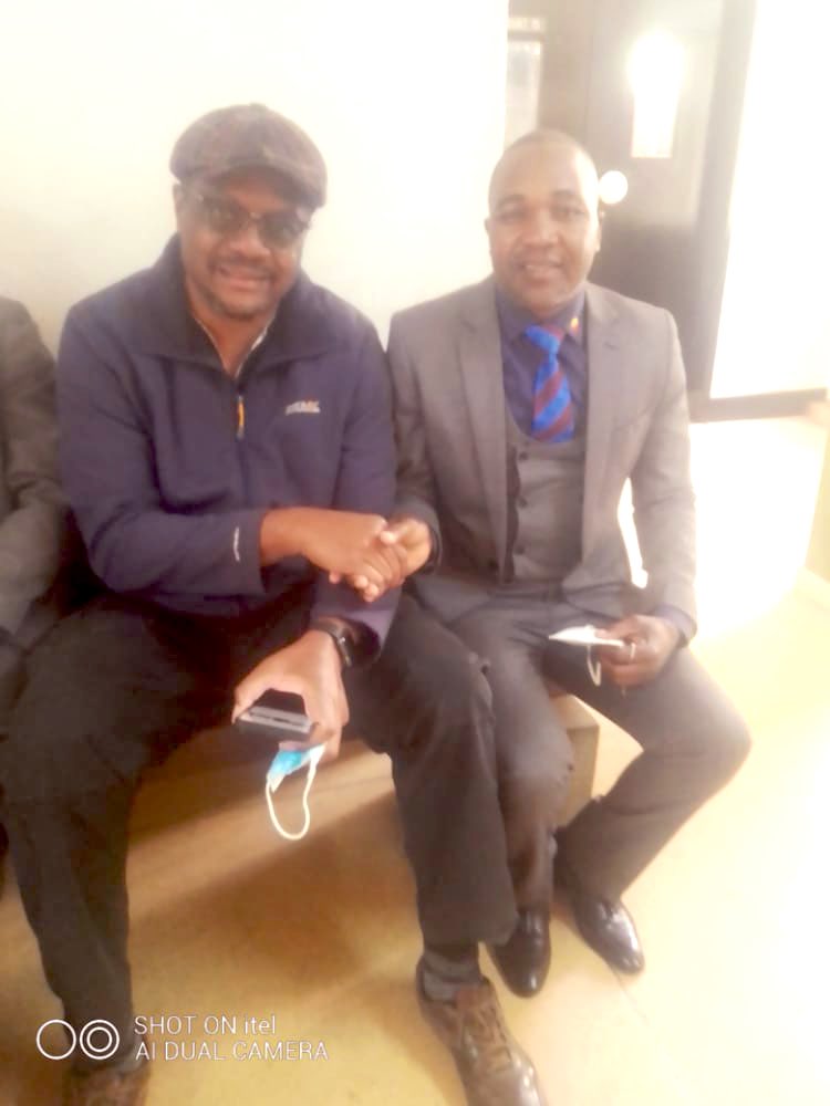daddyhope's tweet photo. I met @CCCZimbabwe Councillor Munyaradzi Febion Kufahakutizwi when I was at court some time back.

We discussed about the voter registration drive.

Daily he now takes youngsters from Mabvuku Ward 19 to register to vote.

All prospective MPs and Councillors should be doing this! https://t.co/vonLrZRg0M