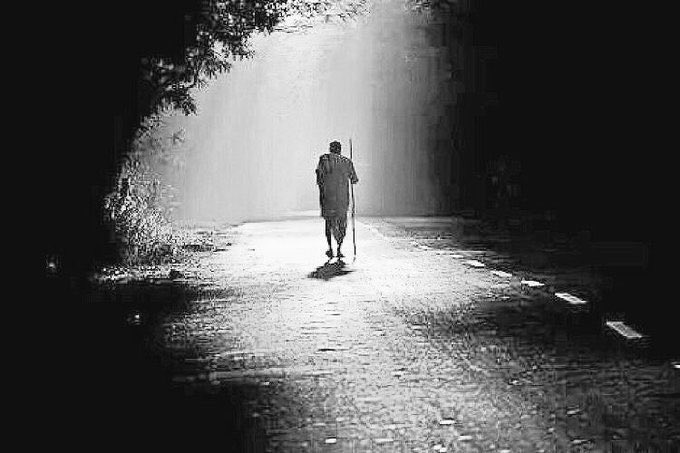 yürümeye devam et, yol insanı terbiye eder.