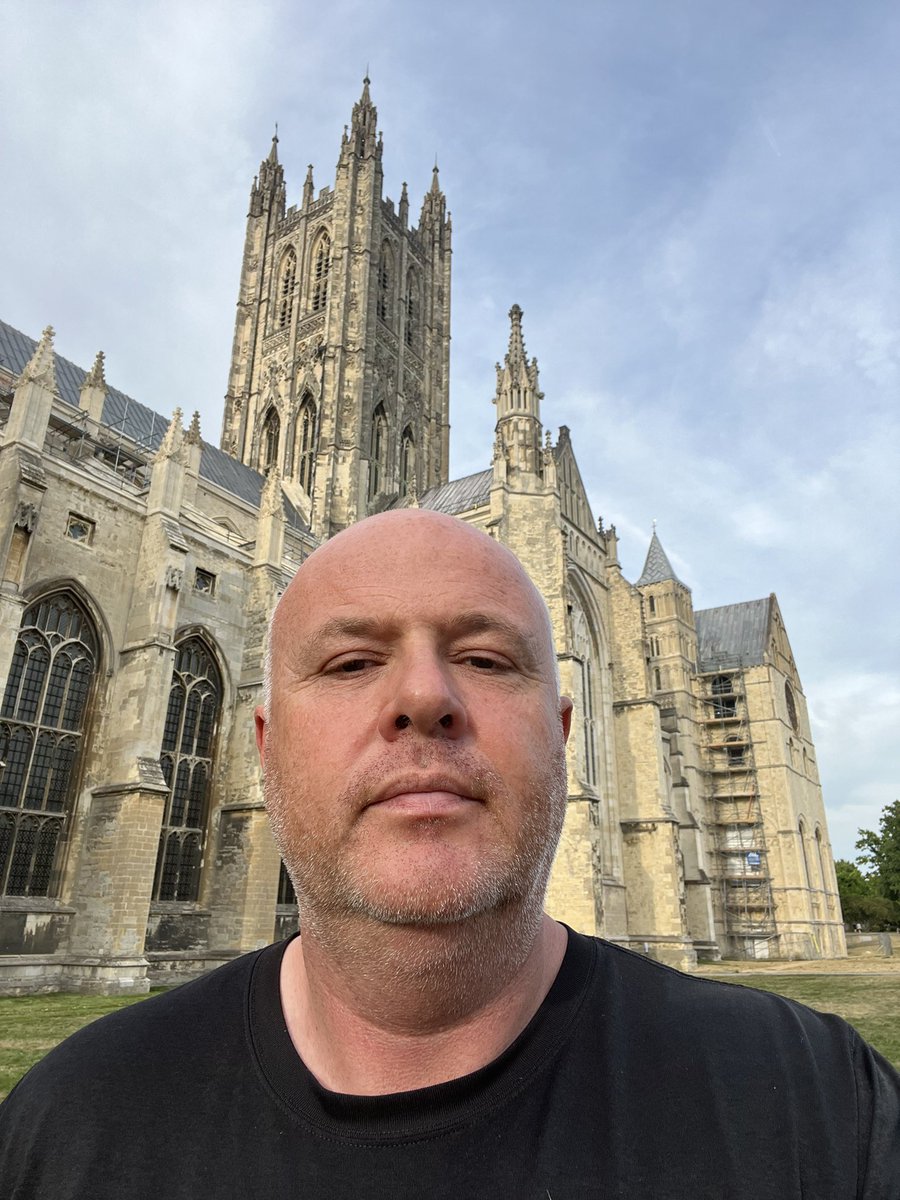 RunFindlayRun's tweet image. Run 74 of 124  #RunFindlayRun for @CR_UK in every postcode UK. Cooling down weather made for stunning run from #Canterbury to #Chartham and back on the #GreatStourWay after “Horsing” around outside #CanterburyCathedral 

Weirdly final run of the three felt easiest but need sleep