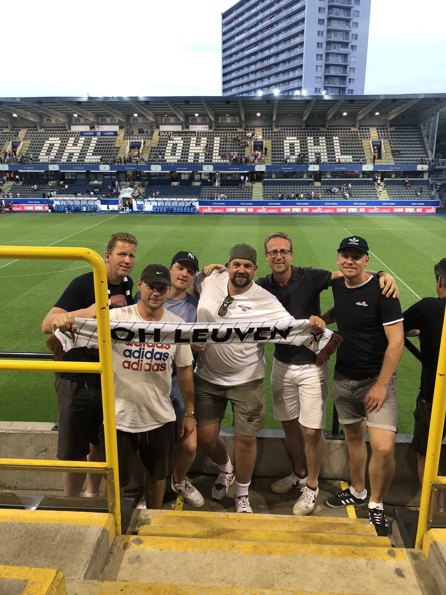 Gerrit2204's tweet photo. OH Leuven - Club Brugge 🇧🇪⚽️
Wedstrijd twee in de studentenstad Leuven. Ondanks de 0-3 nederlaag constant een positieve sfeer op de tribune. Invaller Noa Lang eiste een hoofdrol op. Zeker een aanrader om OHL te bezoeken!
#OHLCLU #OHLeuven #Leuven #Groundhopping #DenDreef #OHL https://t.co/gqNhs0G4Hx