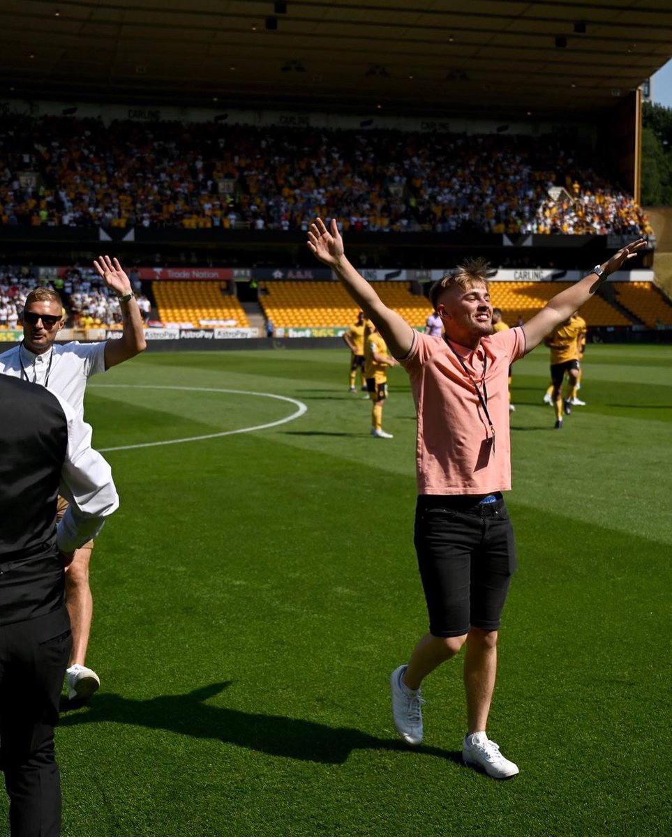 GodersTim's tweet photo. If Carlsberg did days out 🐺❤️👌🏼thankyou @Wolves and Castore 👏🏼👏🏼 https://t.co/q18v5cqn4g