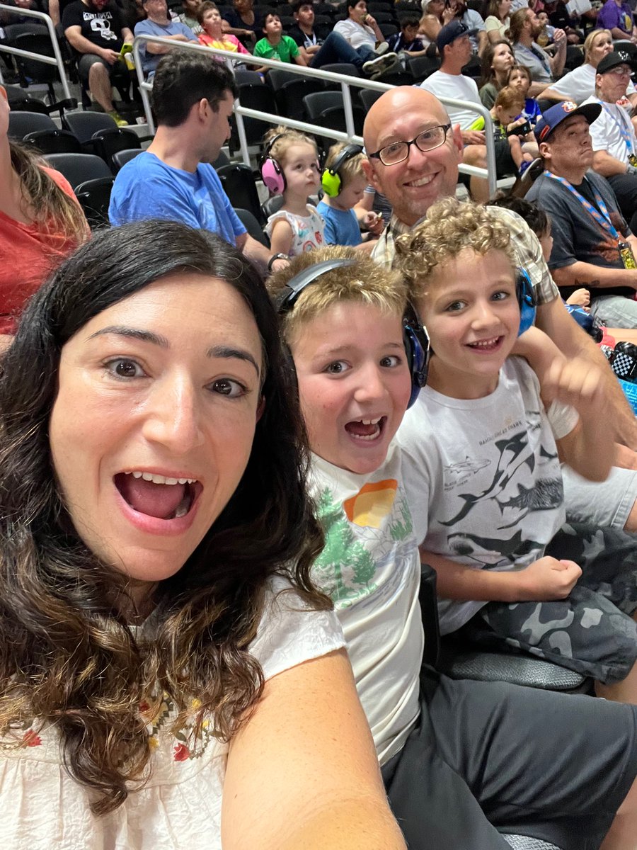 NatMarieOreo's tweet photo. Sunday Funday! #hotwheelsmonstertruckslive https://t.co/lwA6TYgfrl
