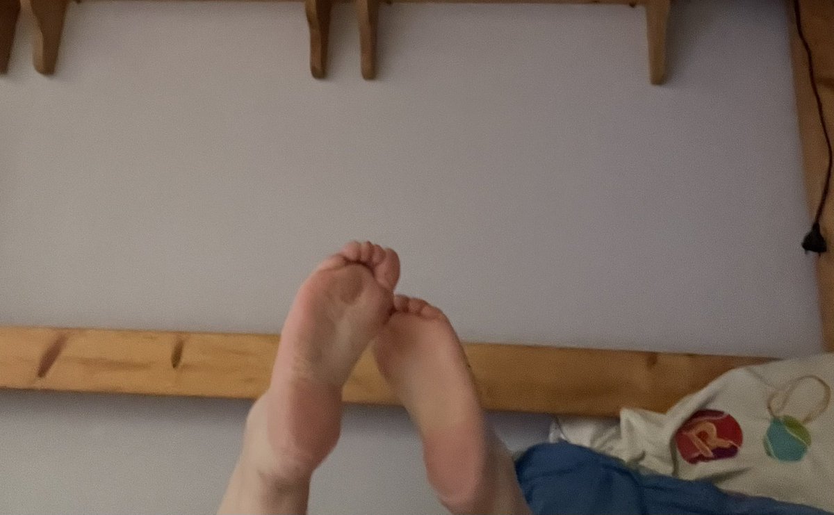 LylaFeet's tweet photo. A la recherche d’un toutou pour me payer les courses 😘 #moneyslaves #moneyslavefrance #soumis #findom #fetichistespieds #feetfethish #feet https://t.co/QddKPCRCNI