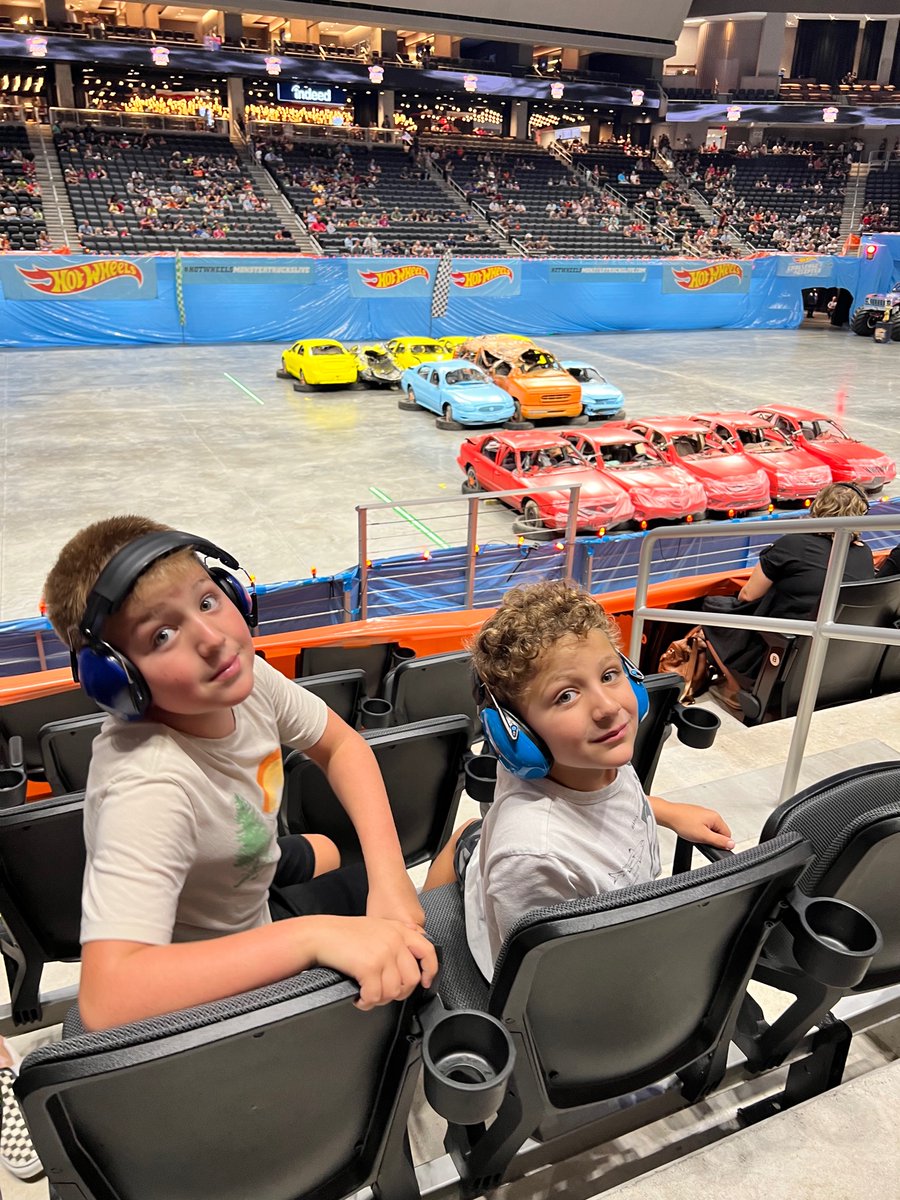 NatMarieOreo's tweet photo. #hotwheelsmonstertruckslive https://t.co/S0wA2qjJjN