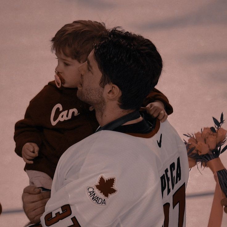 folkevajcks's tweet photo. ______ ______ ______ ______ ______
← ⚪ hannahwells                    ⠇                         
              ⁵ ᵐⁱⁿᵘᵗᵉˢ ᵃᵍᵒ
 happy father's day to the best dad in the whole world, thank you for everything, we love you so much!! ❤️ https://t.co/8f8XWuNQdu