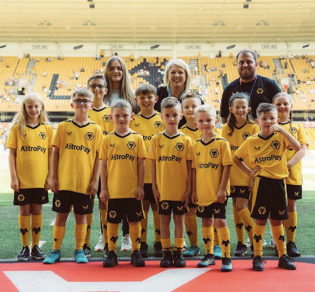 Young_Wolves's tweet photo. Great to be back with traditional mascots after 2 years! Every child was truly amazing, we hope you enjoyed your experience as much as we did when looking after you 🐺 https://t.co/RRlA0tFHCN