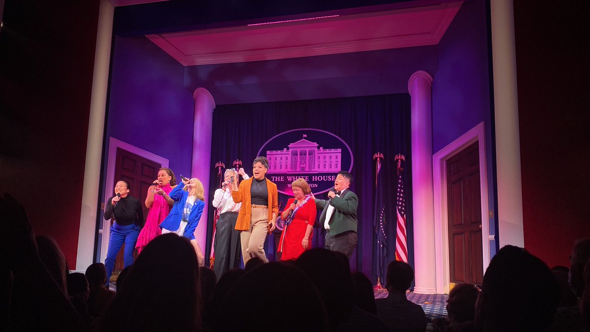 lexikerrb's tweet photo. Happy closing to the safe haven that is @potusbway. It’s hard to say how much I’ll miss going to the Julie White House and being able to laugh at the state of the world for a bit
I love you and your aisle seats. See you at the next dawn https://t.co/ECGpl2hRoG