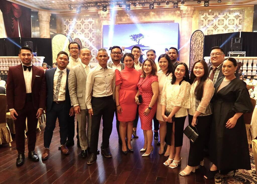 The Filipinos@TD with Rechie Valdez - the first Filipino-Canadian Member of Parliament - at the Mabuhay Philippines Festival Gala Night. instagr.am/p/ChQESuAORE0/