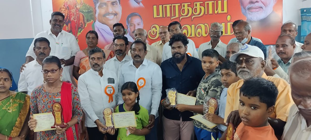 VikramBjpPy's tweet photo. On the occasion of 75th Independence Day celebration several Events were conducted by Ex Councillor of our Constituency and I had a privilege of Distributing prizes to the winners of those events.@narendramodi @BlrNirmal @ANamassivayam @BJP4Puducherry @ShriSamiNathan @DmVarunbjp https://t.co/Gtyj5X5eoy