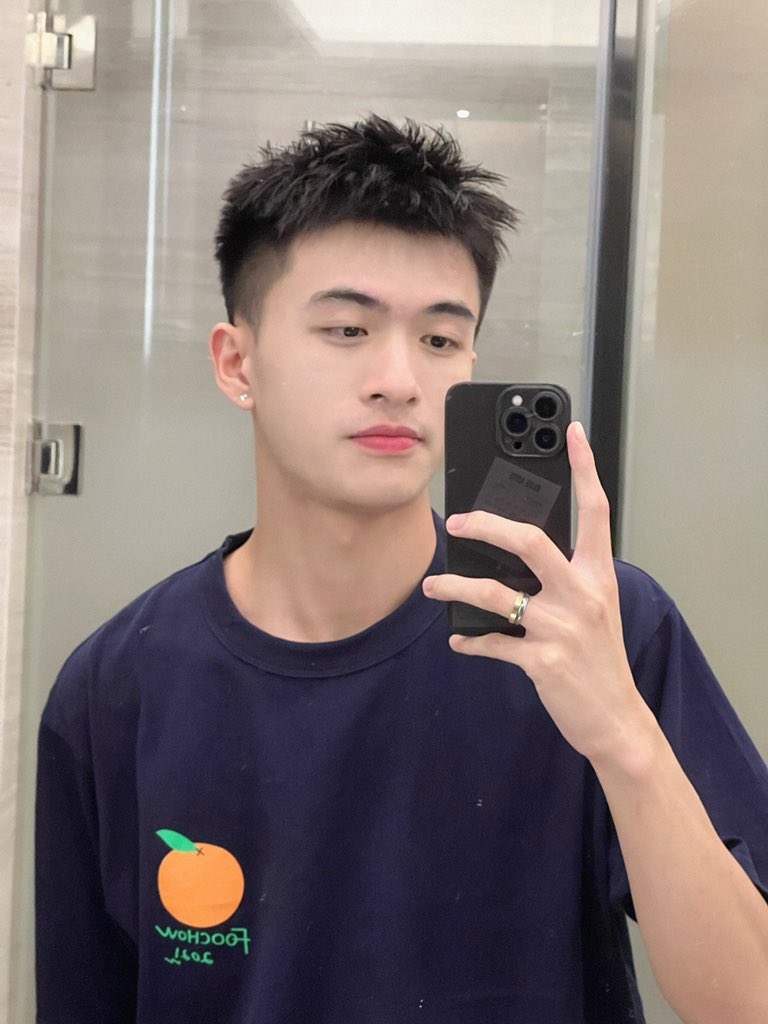 Chriiis tweet media