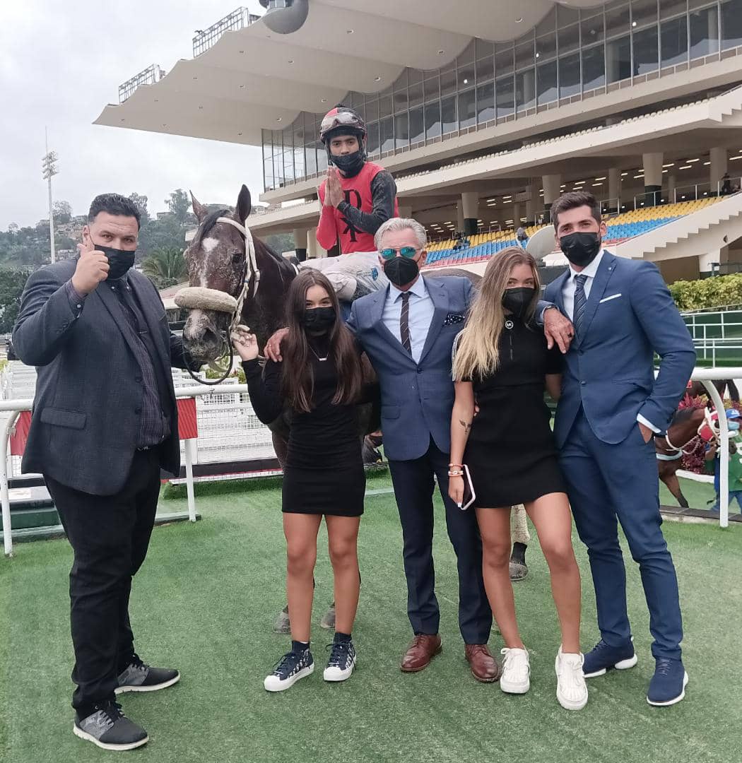 OficialINH's tweet photo. Fotos 📸  | "Gran Pepe" (3) triunfó en el XIX Clásico "Millard Ziadie" (Gr. II), con la monta de R. Capriles y entrenamiento de G. Márquez🏇🥇. 

👉 En el segundo puesto llegó "Candy Cummings" (2). 

#Hipismo 🏇 https://t.co/zxAFSonJz9
