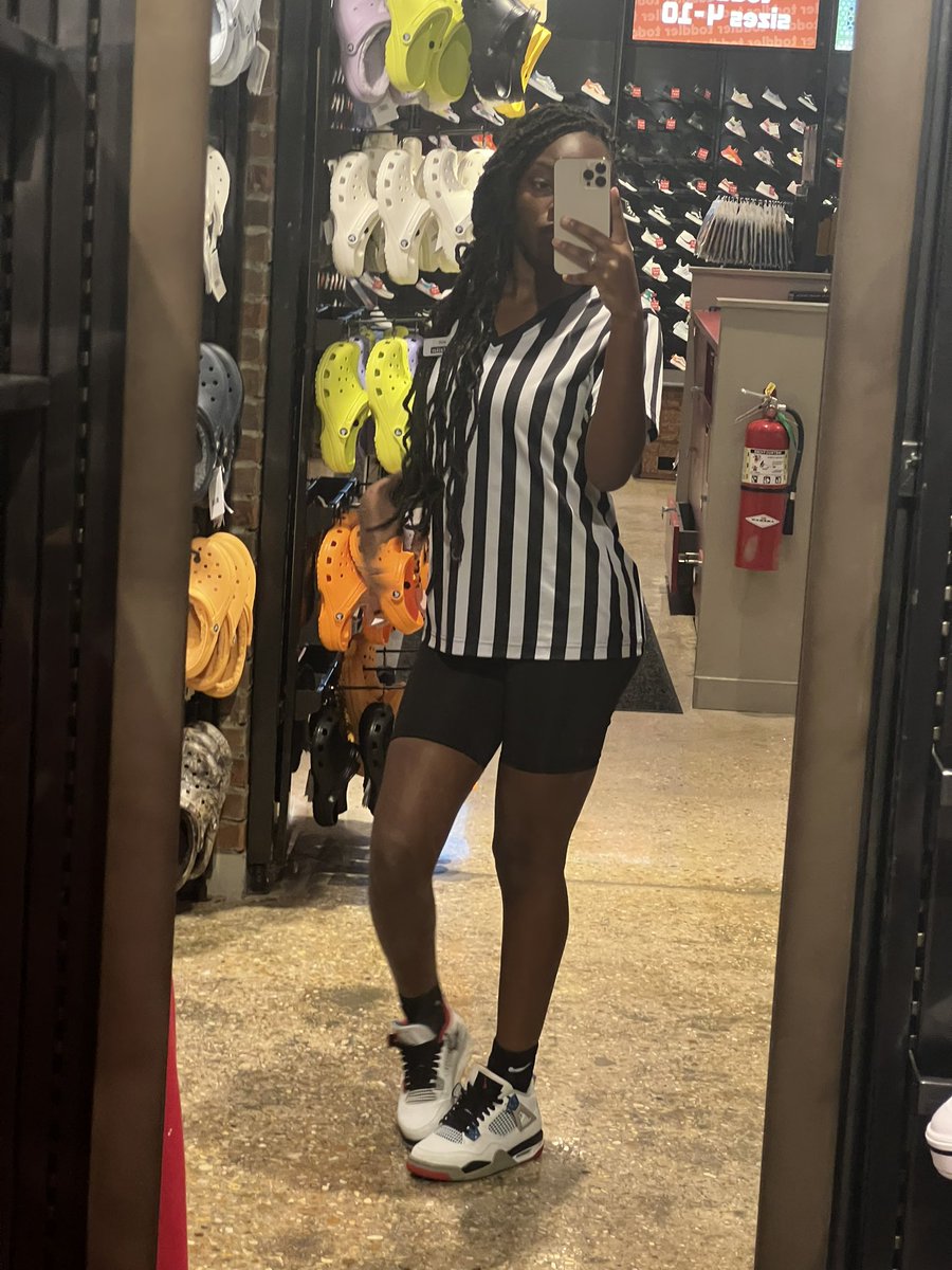 just somewhere to drop my pictures off since im not in instagram … 🥰