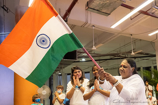 Mata Amritanandamayi tweet media