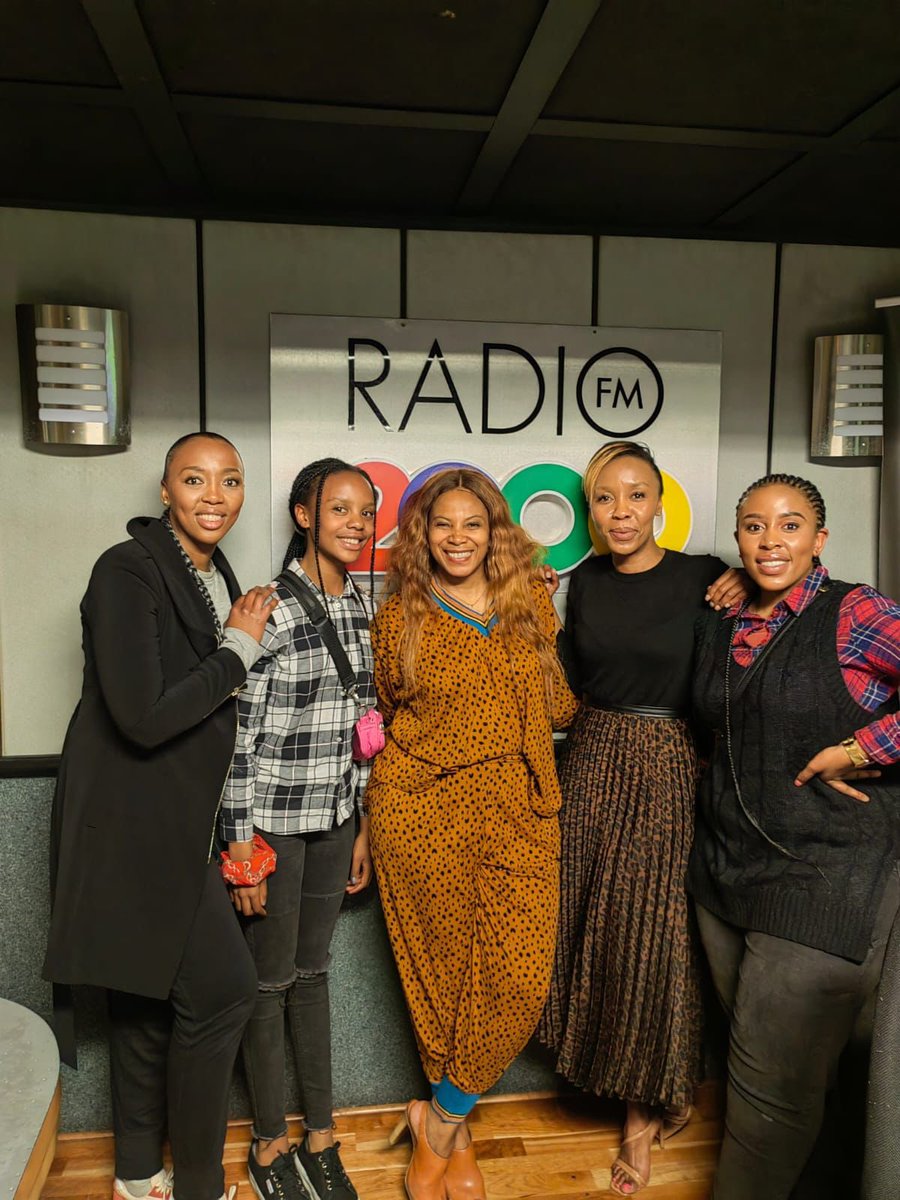 PMotswafrika's tweet photo. @Radio2000_ZA my mother’s daughter was in studio today!!! Talking all things @bana_org_za ! Madam CEO?!!! To say I’m proud would be an understatement 👌🏾⭐️😩🙏🏾 
@mohubedt https://t.co/cRomhqXgW9