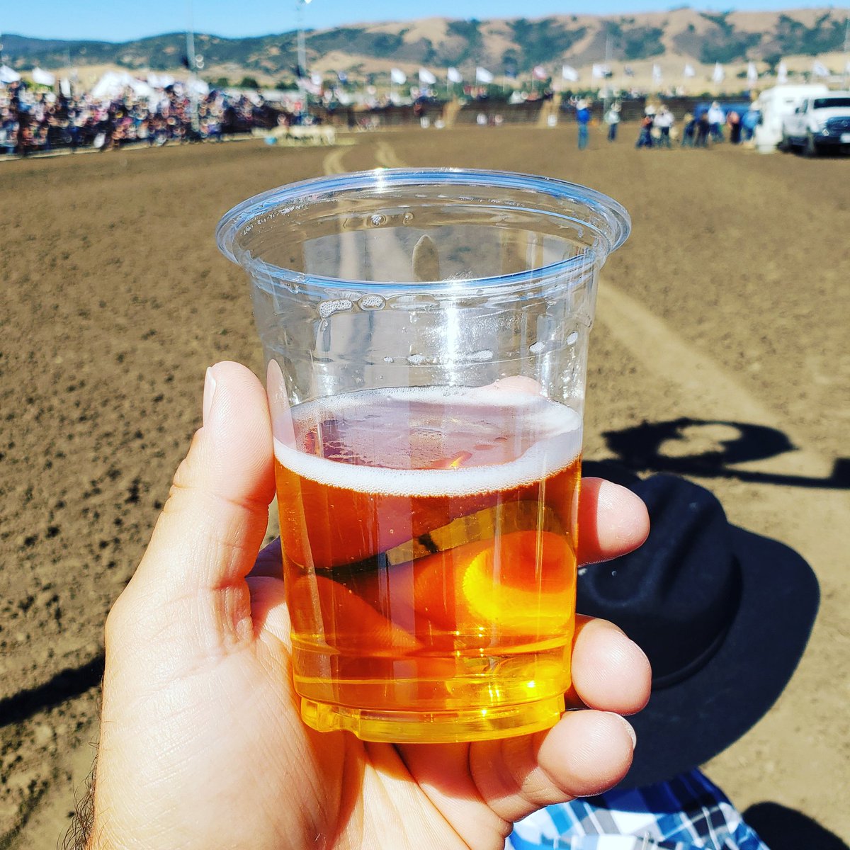 jeffjr9's tweet photo. Something light for a day at the rodeo 🤠
#gilroyrodeo #Gilroy #rodeo #beer #craftbeer #coolbeer #whatdoyoudrink https://t.co/7vEZm6HzLx