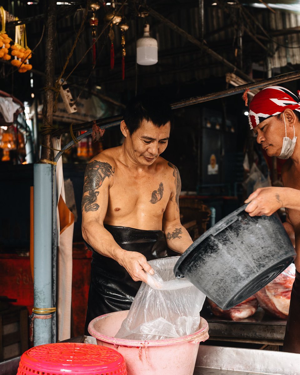 Maybmayo's tweet photo. Bangkok Market 🇹🇭 https://t.co/Paka83TBgI #Thailand #Bangkok #streetphotography https://t.co/niuXHCeh3p
