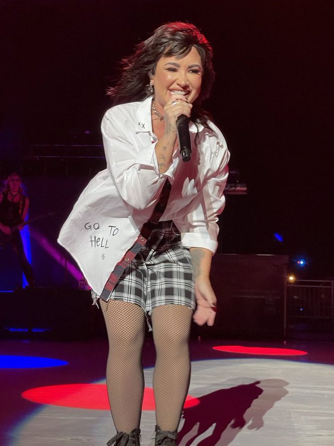 ZEWildcat14's tweet photo. Seeing pictures of @ddlovato big smile on stage last night made my entire day. 🥹🤘❤️ #HolyFvckTour #WelcomeBackDemi https://t.co/gZPObgbJrB