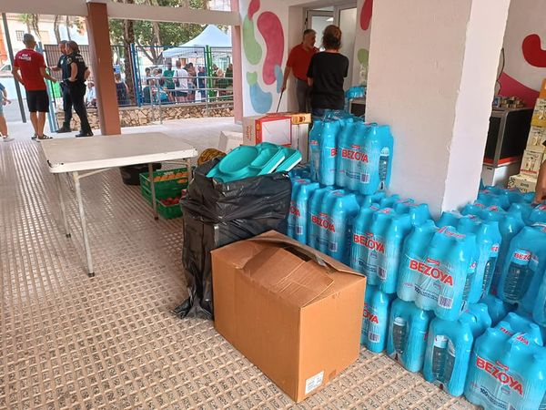 BaixSegura_es's tweet photo. https://t.co/NddxyUcfY7
#pego El fuego ha obligado a los vecinos a evacuar los municipios de #Benirrama y #Beniali y aquí #pego  les ha facilitado un espacio para alojarles, donde tienen comida, bebida y un sitio para dormir. https://t.co/T8e91zNh29