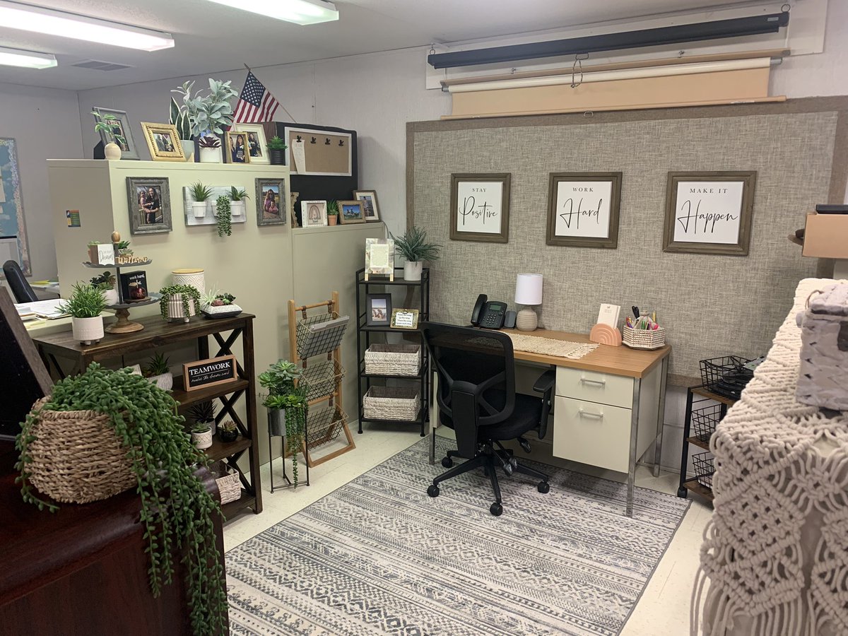 KJohnsonECSE's tweet photo. My office is finished!  I can’t wait for the years ahead in this space and in this new position.  Working with the @calvertnet early childhood team is a dream come true. #leading2learn https://t.co/QObdewdmdk