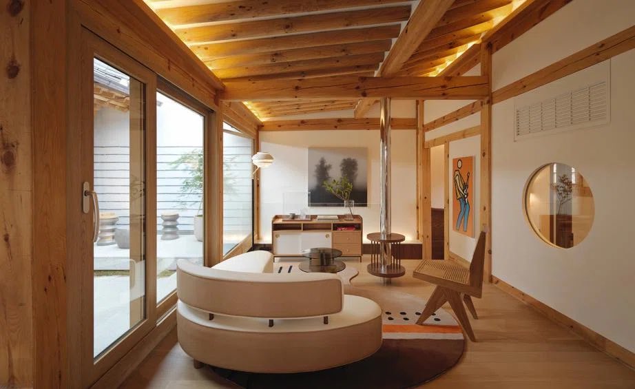 TabiOrNotTabi's tweet photo. contemporary hanok 집 designed by teo yang https://t.co/k6J6NQAcxG