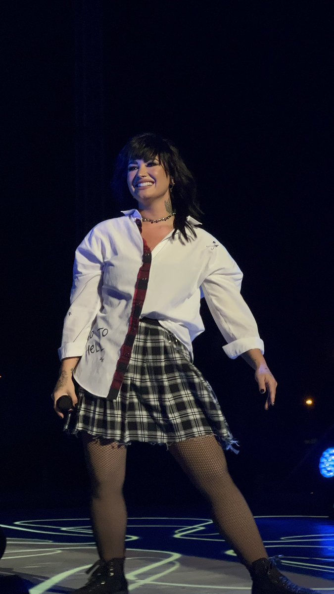 ZEWildcat14's tweet photo. Seeing pictures of @ddlovato big smile on stage last night made my entire day. 🥹🤘❤️ #HolyFvckTour #WelcomeBackDemi https://t.co/gZPObgbJrB