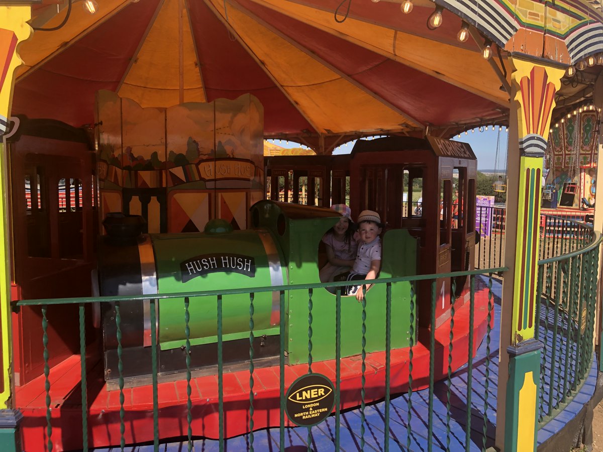 RyedaleMaze's tweet photo. There's plenty for the Little Ones at our Funfair :-👧👶Younger children can climb aboard the oldest ride Hush Hush the Train dating from 1933 &amp; there's Muffin the Mule, Bumble Bee, Toy Set &amp; Swing Boats bringing further fun.😍Kids love scrambling up our mountain of straw bales🙋‍♂️ https://t.co/bzAOkPoCLd