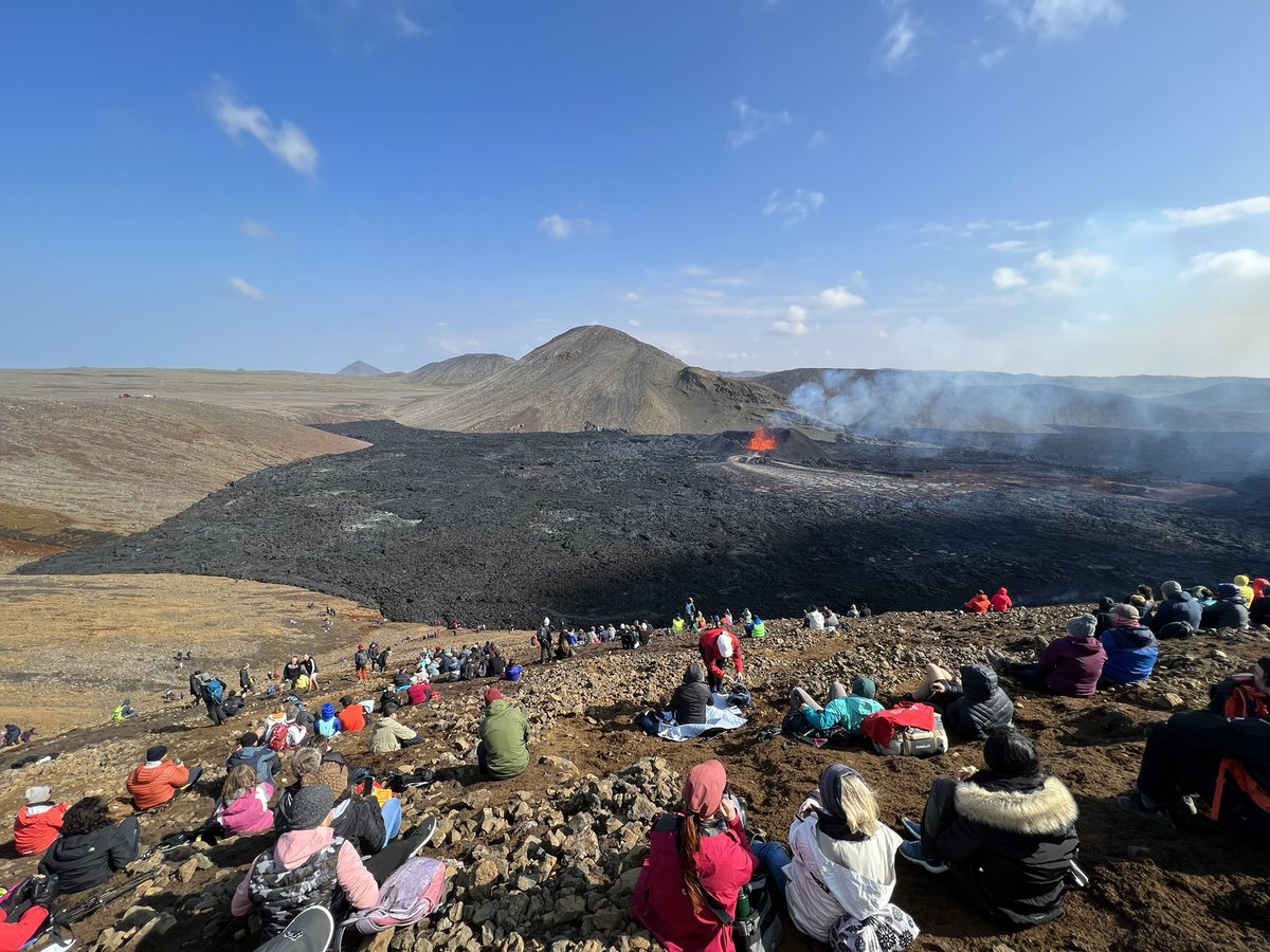 KKutacova's tweet photo. Sopka Fagradalsfjall. Jedeme #Aviou po Islandu. Dnesek uz ake asi nic jen tak neprekona. https://t.co/fIJbteniwm