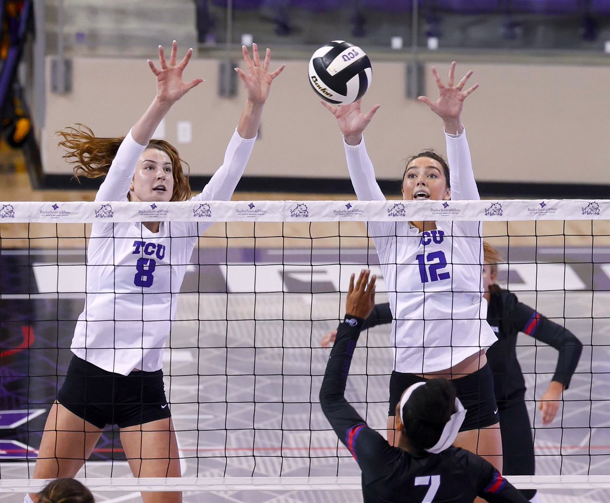 madigeissler's tweet photo. purple &amp; white scrimmage ✅ https://t.co/xTKaAgD9oU