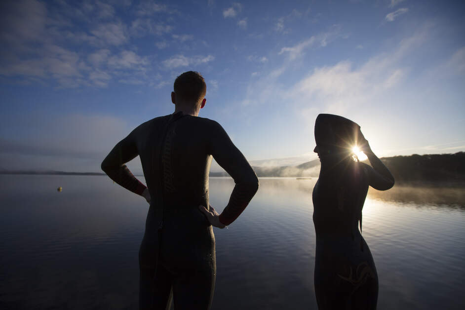 Sunrise swim anyone? These mornings are perfect for a dip in Lough Derg! And then enjoy a full Irish Breakfast while staying with us in the Hotel! . 📍 Ballycuggaran 📷 Courtesy Patrick Bolger . @discoverlderg @DiscoverIreland