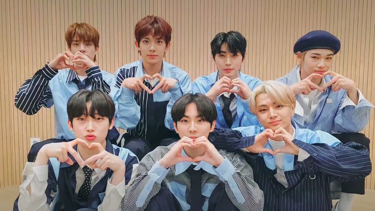bright_moon12's tweet photo. Los chicos de Enhypen son tan brillant, siempre radiant en cada presentación, muy fancy y unique, también son muy funny. https://t.co/qID00V6uC7