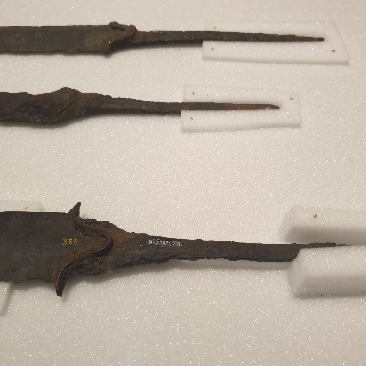 romandieantique's tweet photo. #Neuchâtel / #Latenium (exposition Entre deux eaux. La Tène, lieu de mémoire):
Épées en fer https://t.co/aSc5UyuiqK