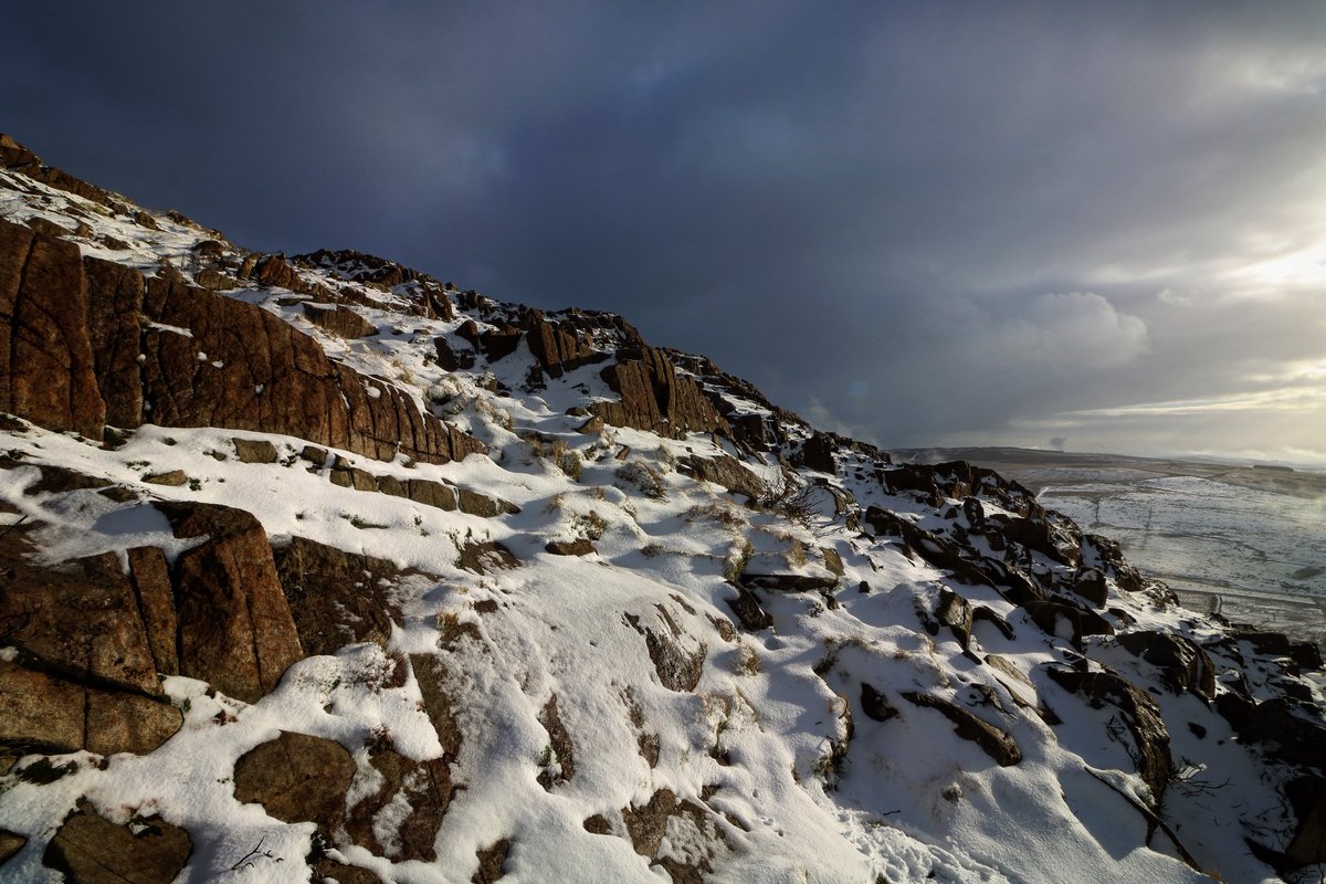 paulfrewDUP's tweet photo. A snow covered Slemish with threatening clouds promising more of the same. #beautiful #Slemish #winterpics #NorthernIreland https://t.co/zHN2qKJ3ww