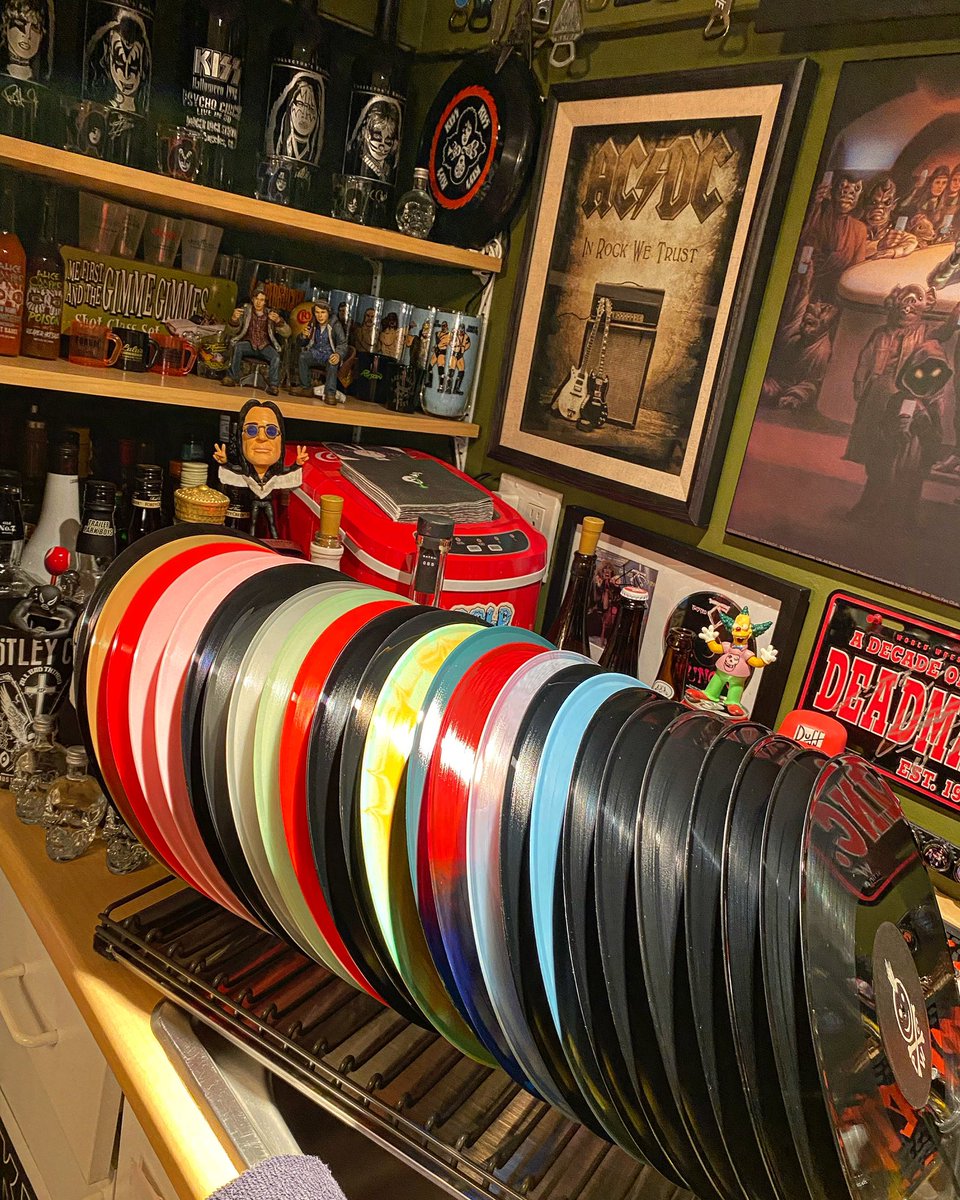 GreenWangalishi's tweet photo. #SpinClean Sunday down in The #RockRoom
#rocknroll #records #vinyl #recordcollection https://t.co/TNJ35AkGwC