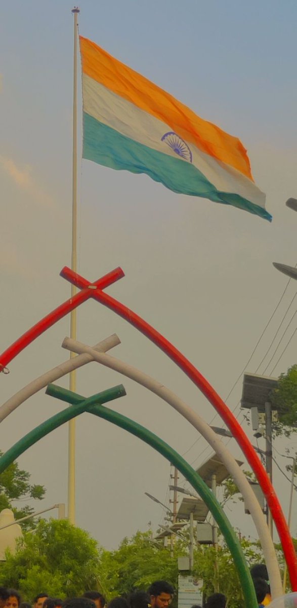 AraIndian's tweet photo. Happy Independence Day to all of us 🇮🇳
Sare Jahan Se Achha Hindustan Hamara. https://t.co/bJfXRqsKA0