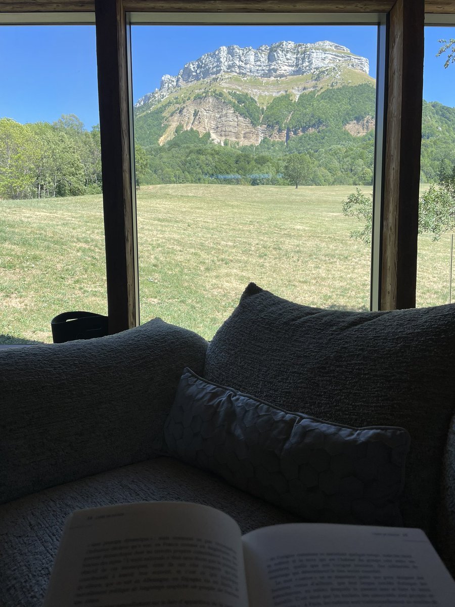 Quiet time for my reading 🙃