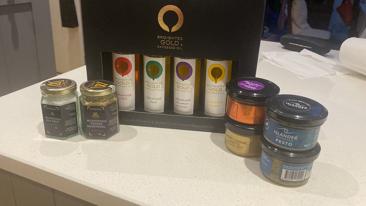 @broightergold @RozanneStevens So much good food coming out of NI right now. This was my haul from last week. Kelp pesto from @islanderkelp Boozy choc pots from @ChocolateManor Salts from @NIseasalt @broightergold oils And not pictured (because eaten) sweeties from @seasugarsweets