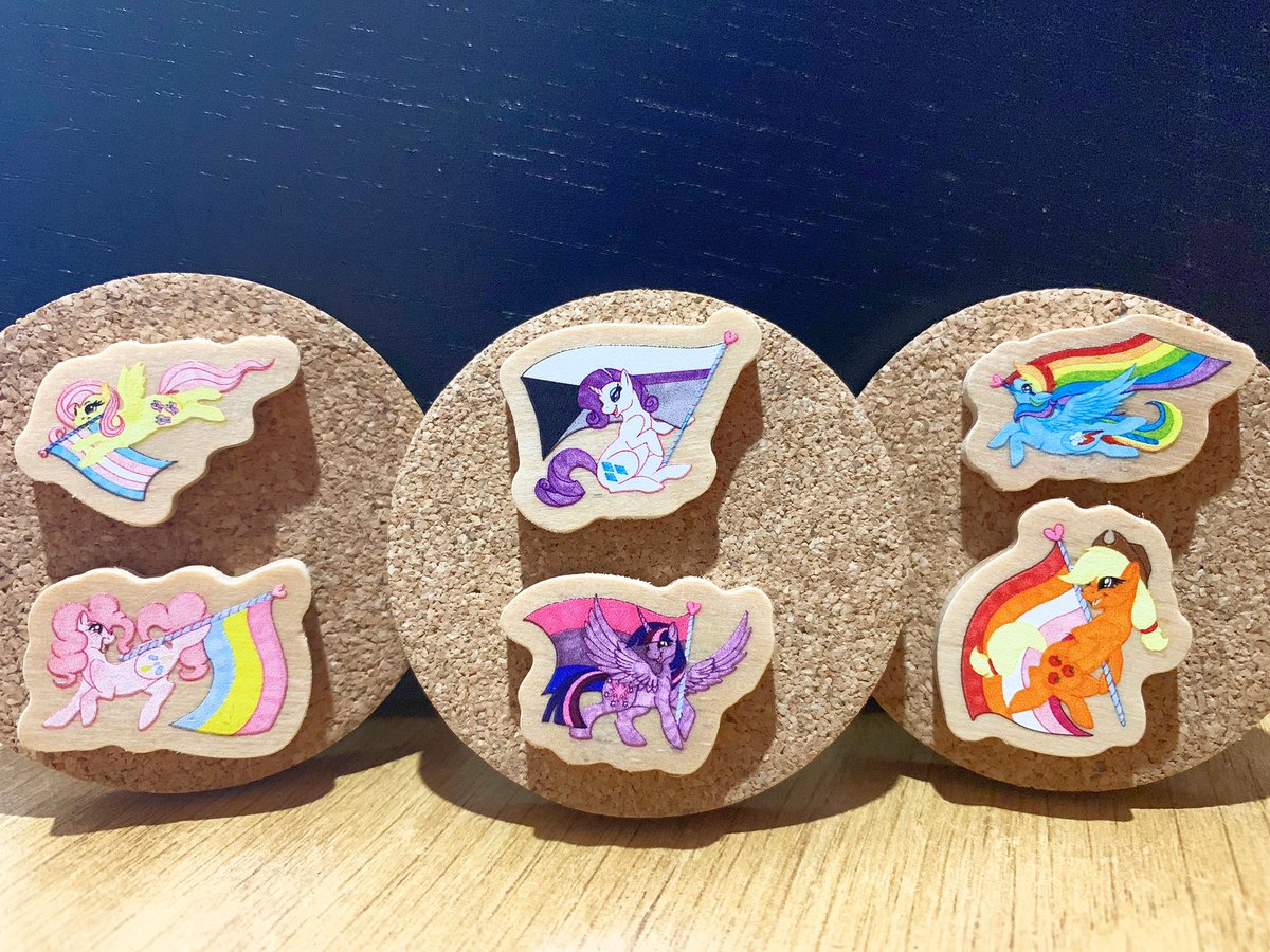 Reskell492's tweet photo. Check out my #PridePonies 🏳️‍🌈
Look out for these at @UKPonyCon later this year! #UKPonyCon2022 
❤️🧡💚💛💙💜 #Fluttershy #PinkiePie #Rarity #TwilightSparkle #RainbowDash #Applejack #Pride #MyLittlePonyFriendshipIsMagic #MyLittlePony #Brony #Bronies #Queer #QueerArtist #MLP #Trans https://t.co/rObpFeaijW